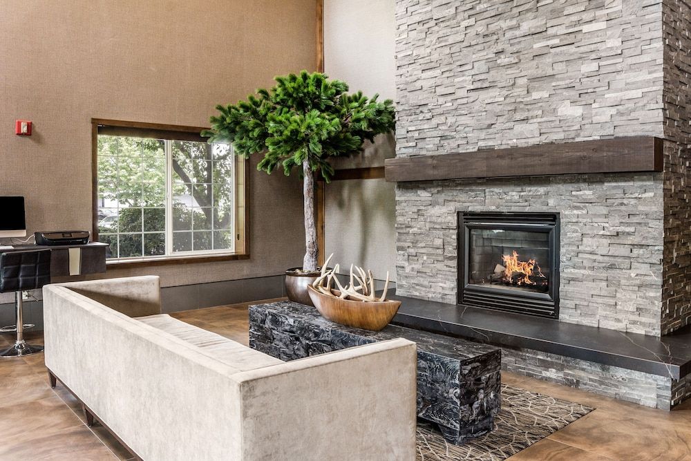 La Quinta Inn & Suites by Wyndham Eugene 3