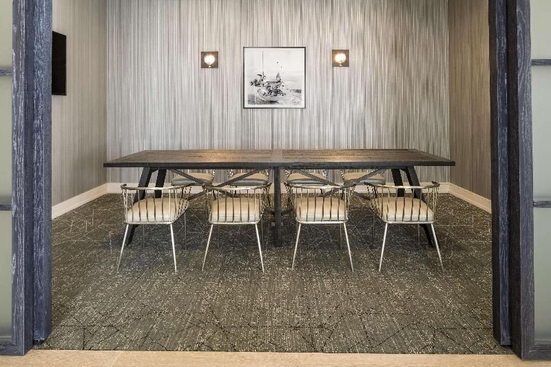 Doubletree by Hilton Boston Logan Airport Chelsea 2