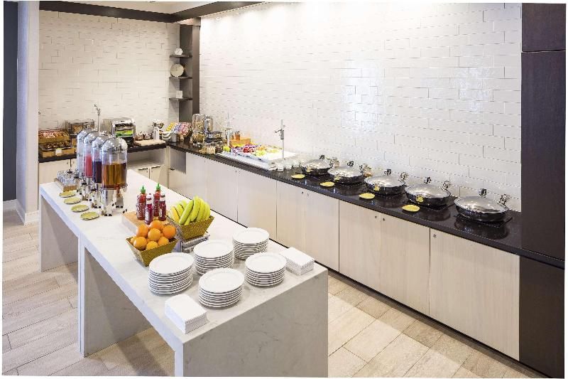 Doubletree by Hilton Boston Logan Airport Chelsea 3