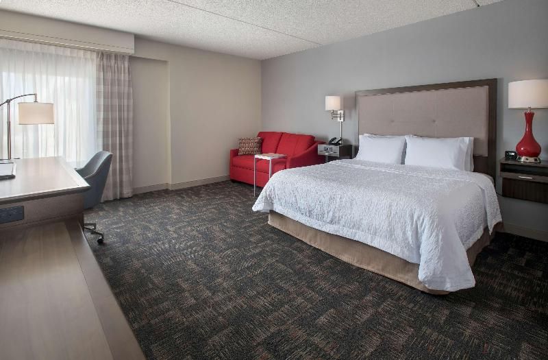 Hampton Inn Boston-Logan Airport 3