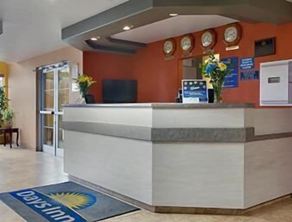 Days Inn & Suites by Wyndham Spokane Airport Airway Heights 3