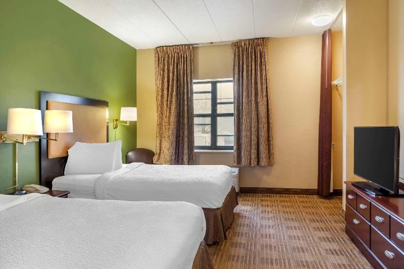 MainStay Suites Chicago Hillside 3