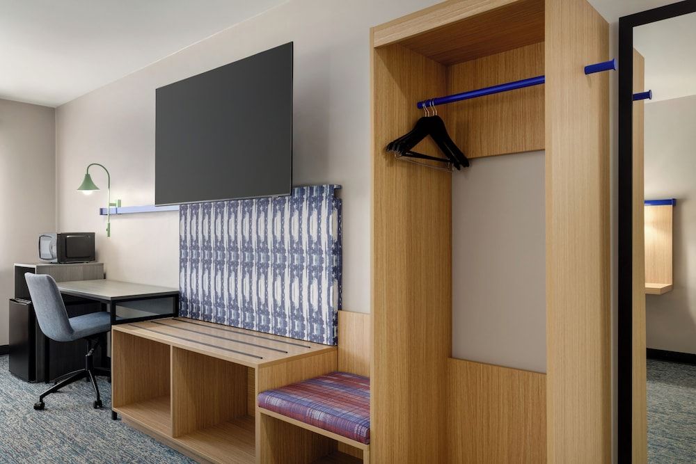 Garner Hotel Salt Lake City Airport by IHG 3