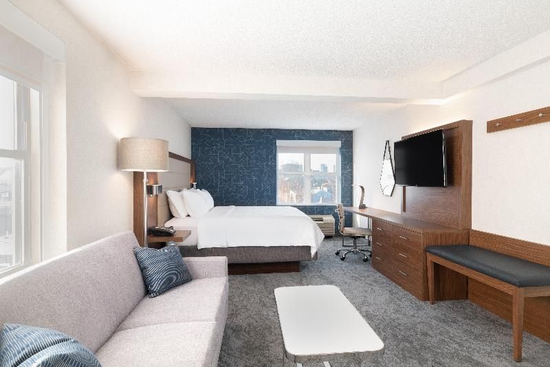 Holiday Inn Express & Suites Boston - Cambridge 2