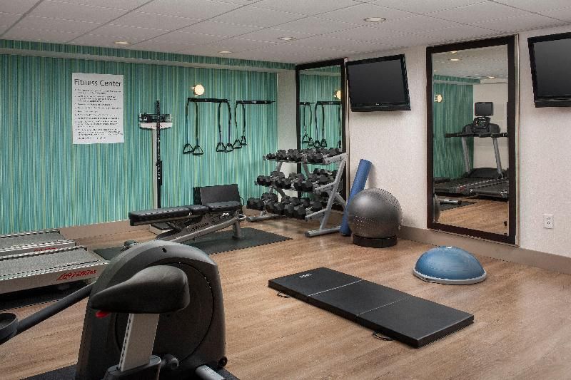 Holiday Inn Express Saugus Logan Airport 2