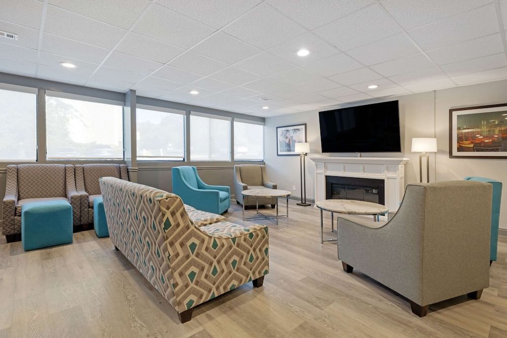 Clarion Hotel & Suites BWI Airport North 3