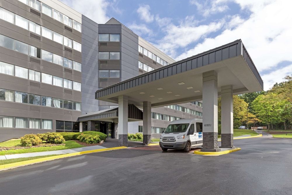 Clarion Hotel & Suites BWI Airport North 3 estrellas en Baltimore