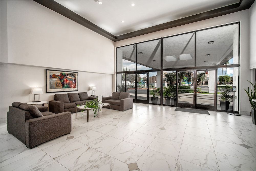The Buena Park Hotel & Suites 3