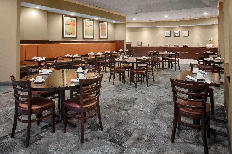 Holiday Inn Hotel & Suites Boston - Peabody 3