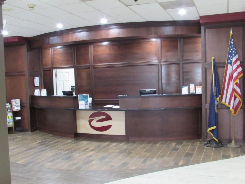 Clarion Hotel Detroit Metro Airport 2