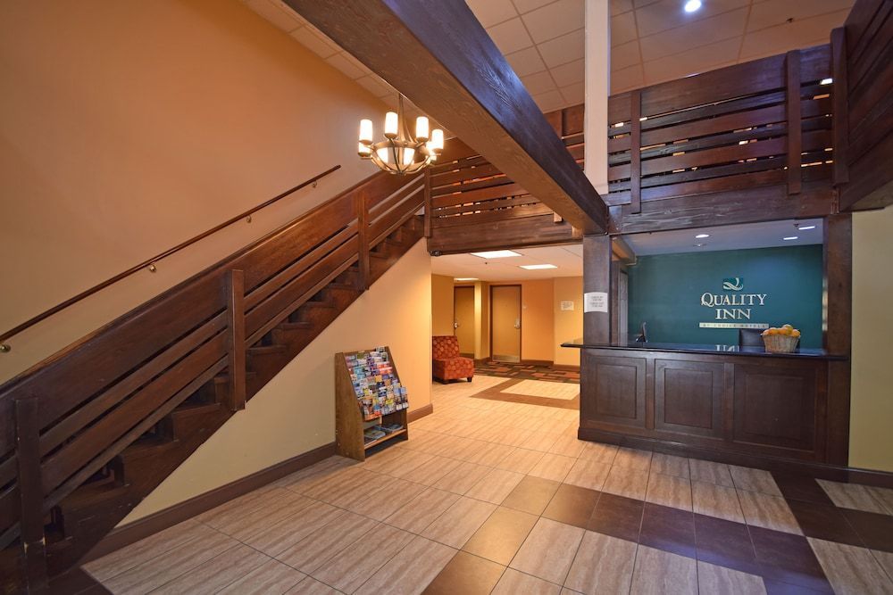 Quality Inn near Mammoth Mountain Ski Resort 2