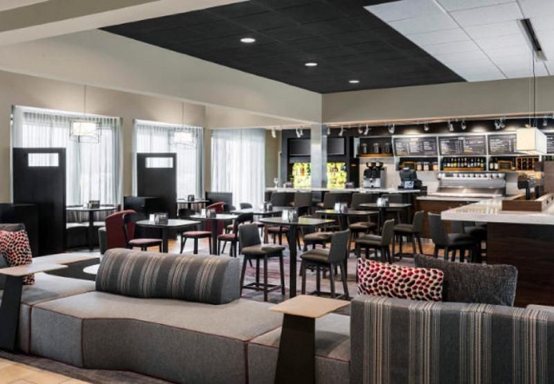 Courtyard Chicago O'Hare 2