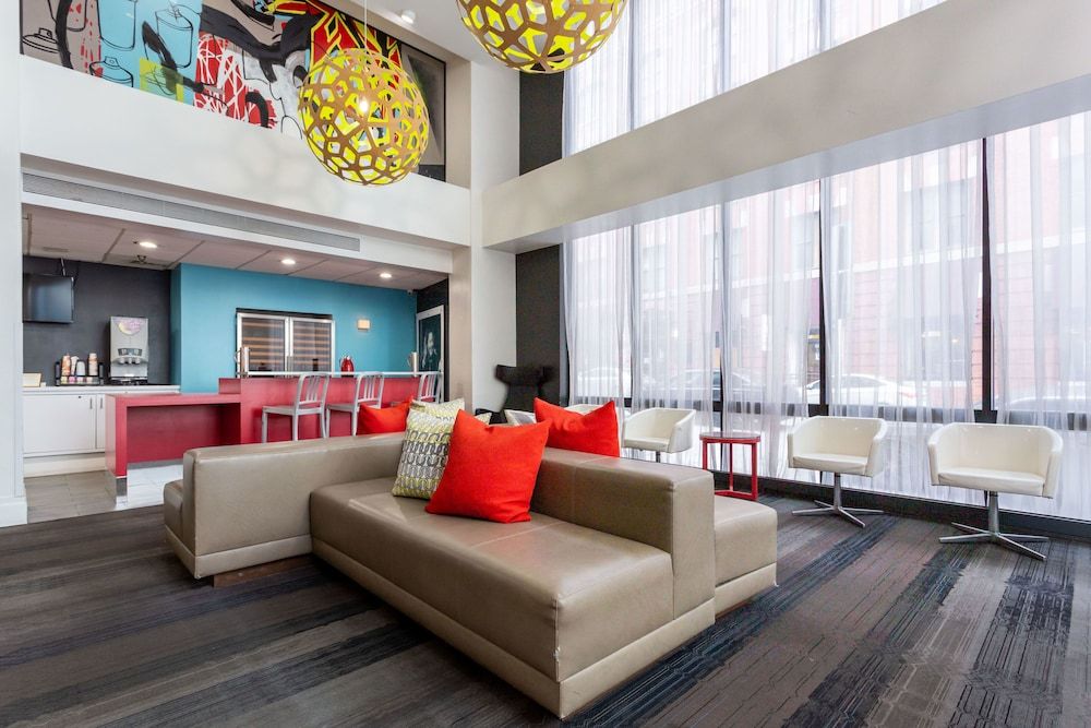 Comfort Inn & Suites Baltimore Inner Harbor 3