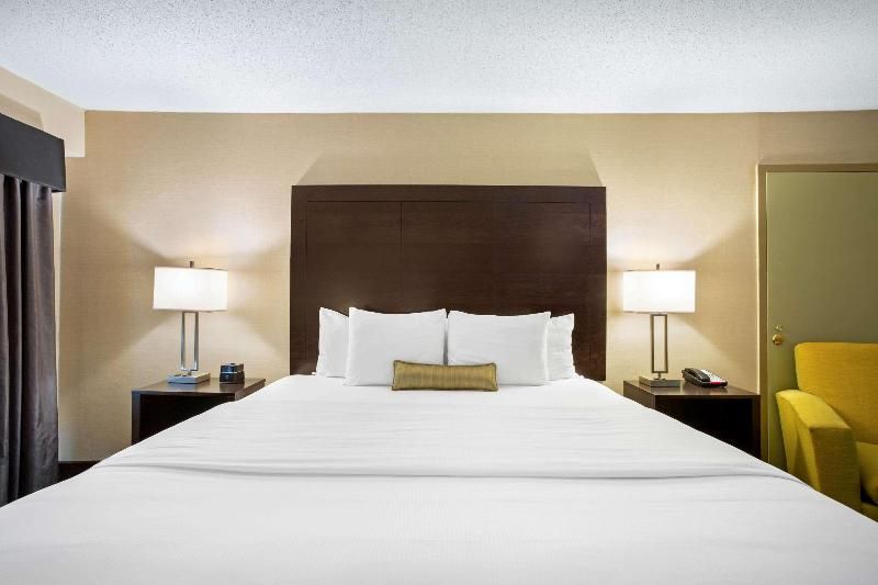 La Quinta Inn Suites By Wyndham Springfield Ma 3