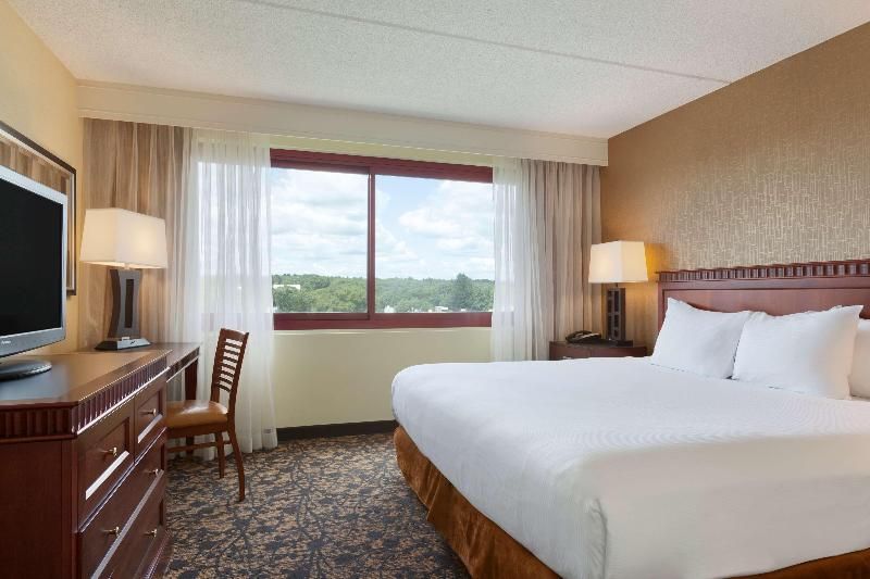 Embassy Suites by Hilton Boston Waltham 2
