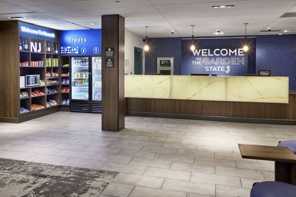 Hampton Inn Newark Airport 2