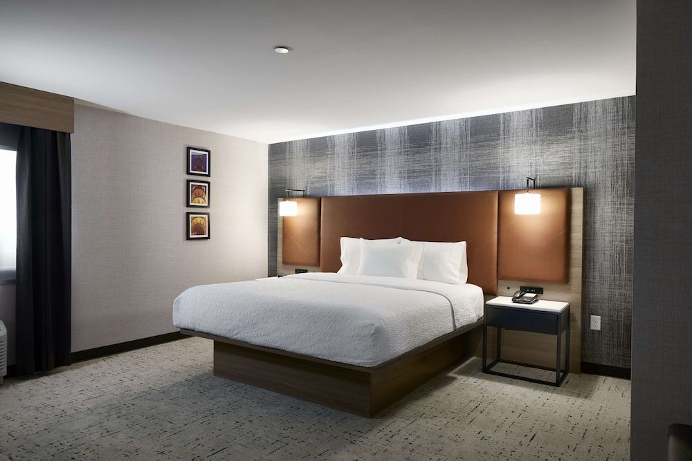Hampton Inn Newark Airport 3