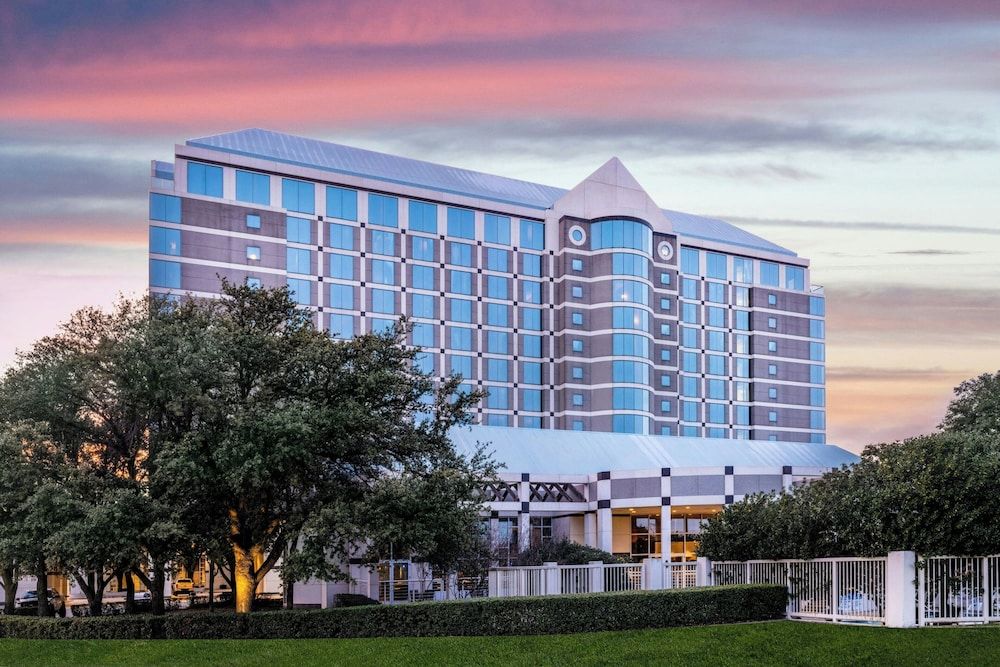 Renaissance Dallas North Hotel 4 estrellas en Farmers Branch