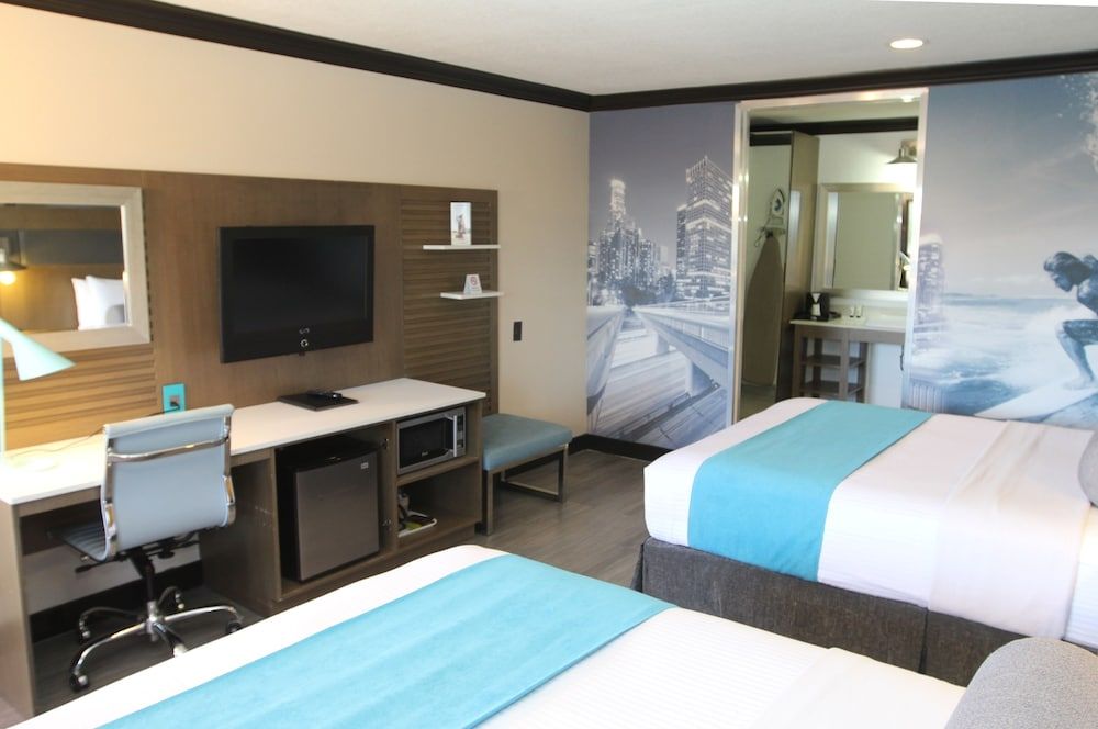 OC Hotel Costa Mesa 3