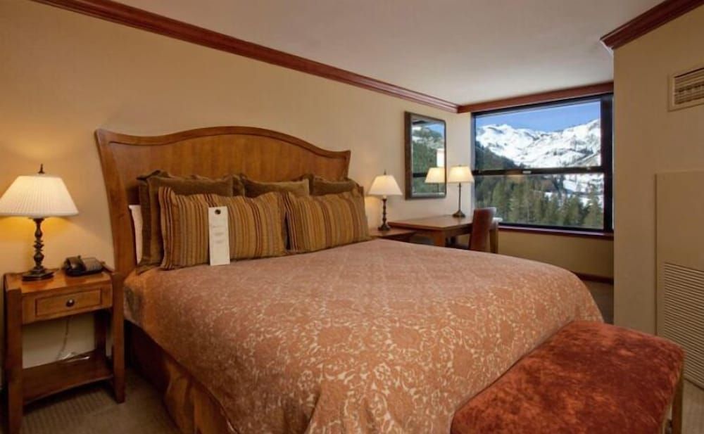 Resort at Squaw Creek Penthouse 810 2