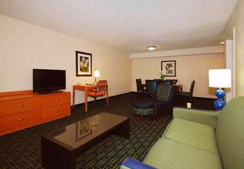 Fairfield Inn Boston Dedham 3