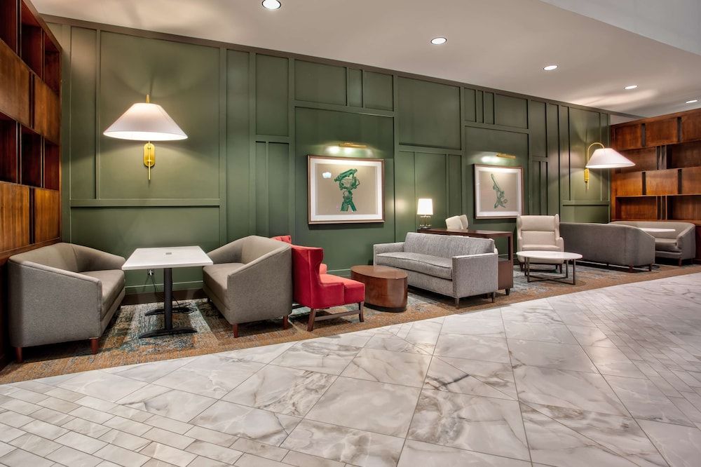 DoubleTree by Hilton Lansing 2