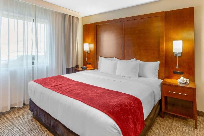 Comfort Suites (Oakbrook Terrace) 3