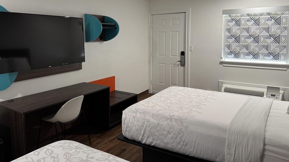 Motel 6 Galveston, TX - Beach/Seawall 2