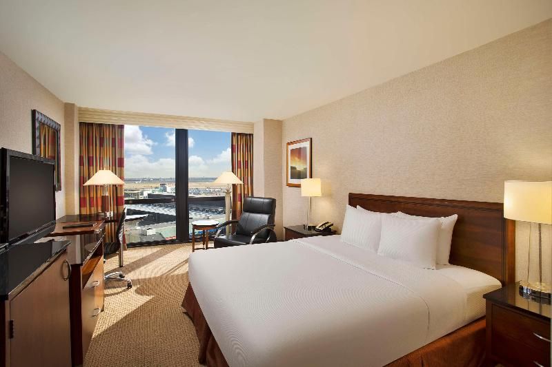 Hilton Chicago O'Hare Airport 2