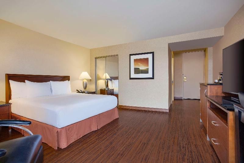 Hilton Chicago O'Hare Airport 3