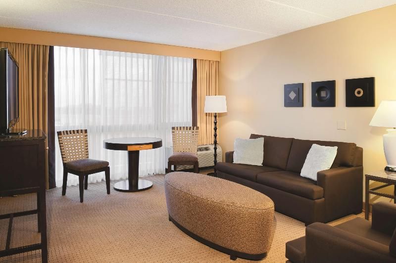 DoubleTree by Hilton Chicago - Arlington Heights 2