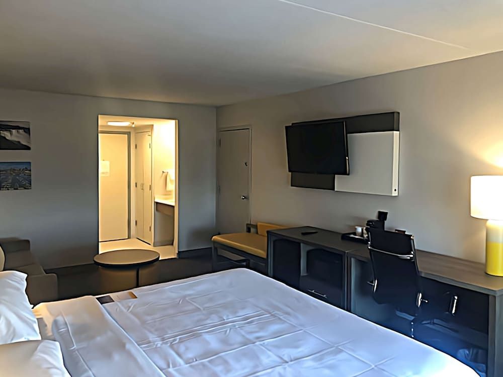 Comfort Inn & Suites Buffalo Airport 3