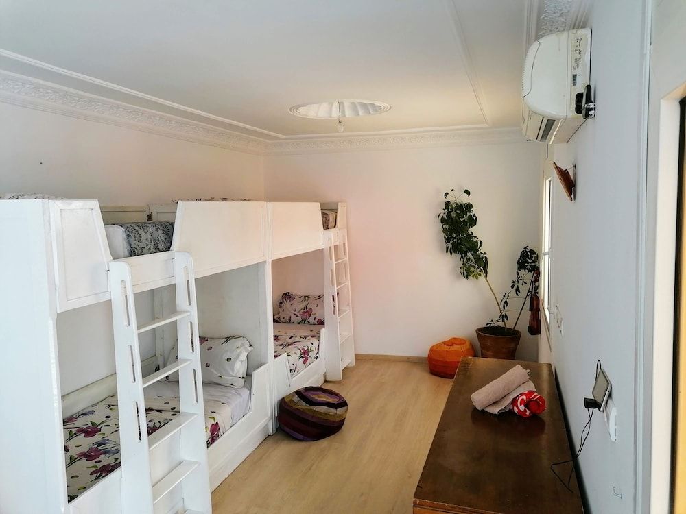 Cozy White House - Hostel 2