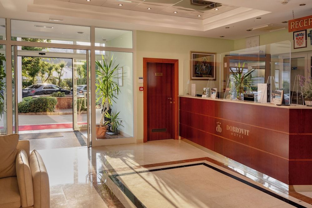 Hotel Dobrovit 3