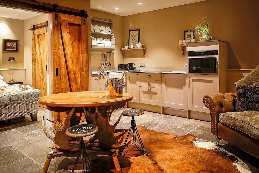 The Stalls at Gileston Manor 2