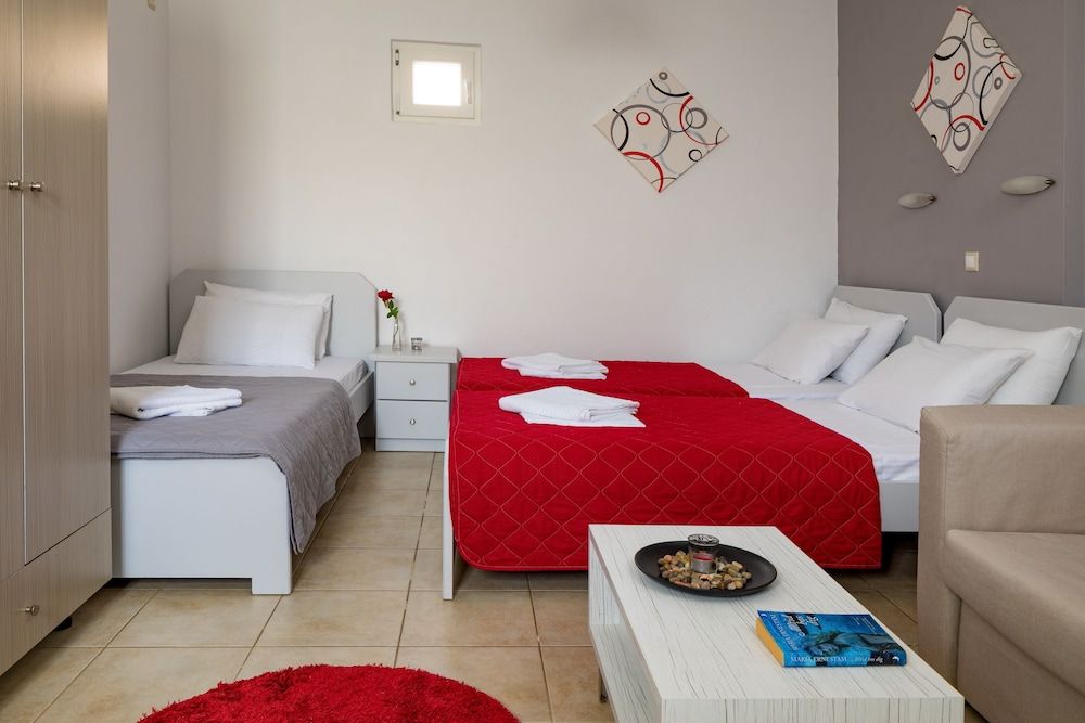 John Akroyiali rooms 3