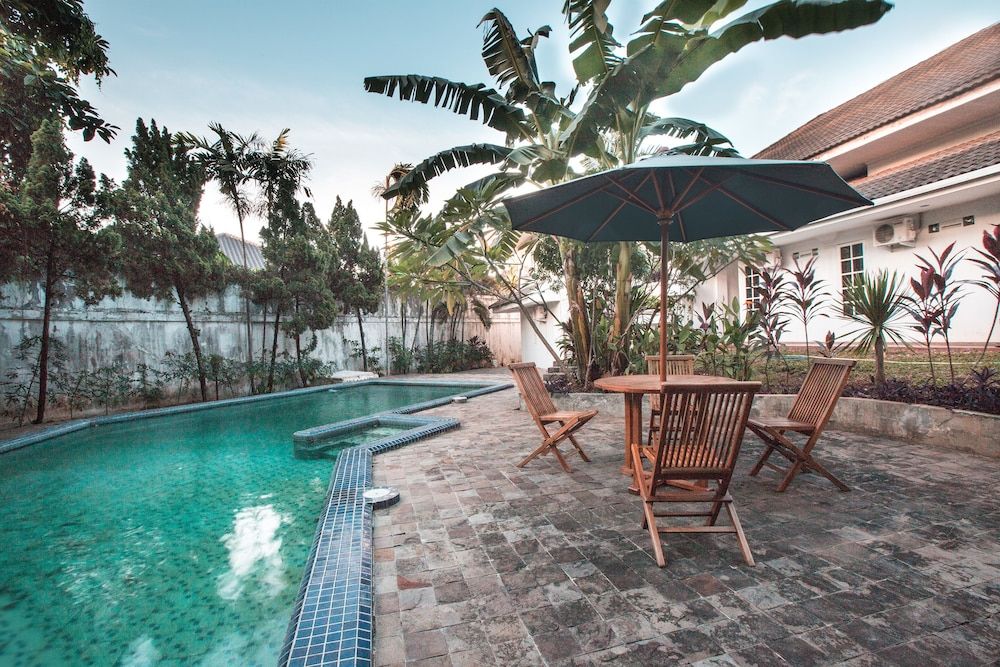 Super OYO 332 Residence G17 Kemang 1