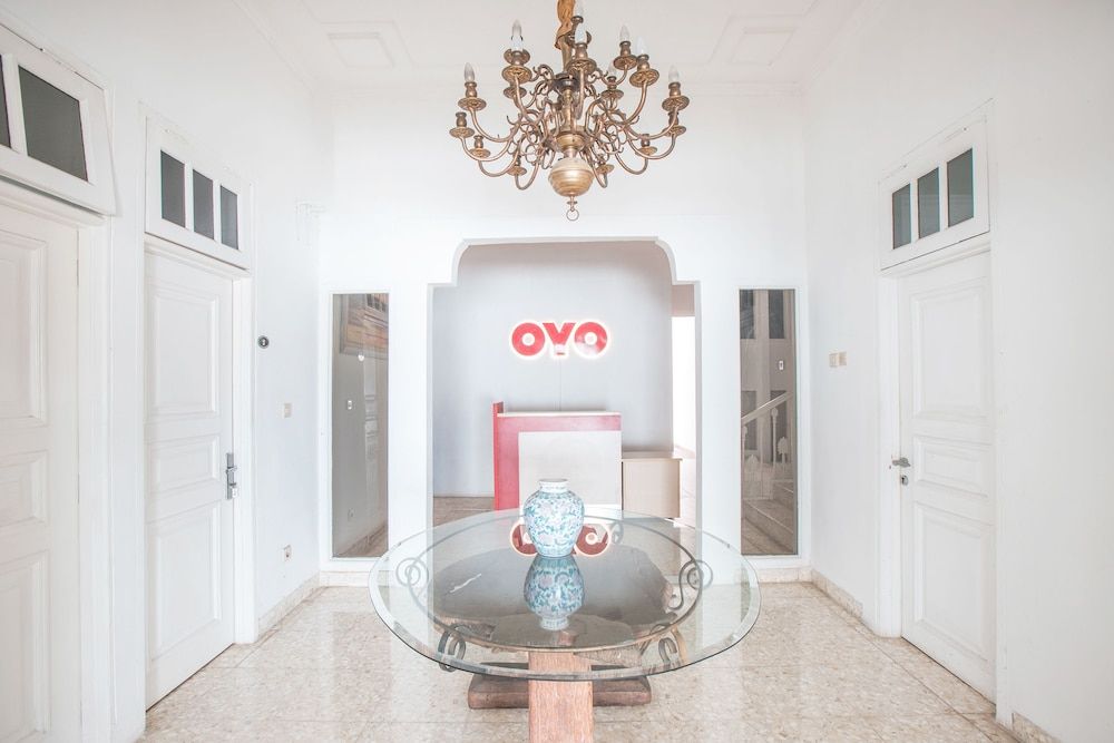 Super OYO 332 Residence G17 Kemang 2