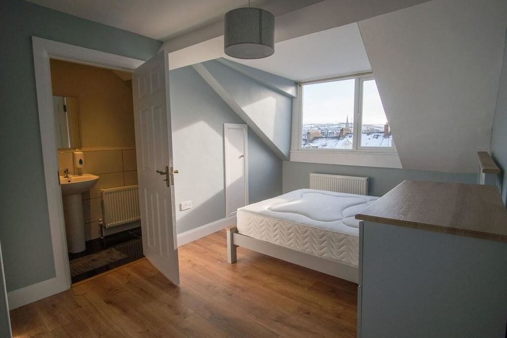 Derry Hostel & Guest House 2