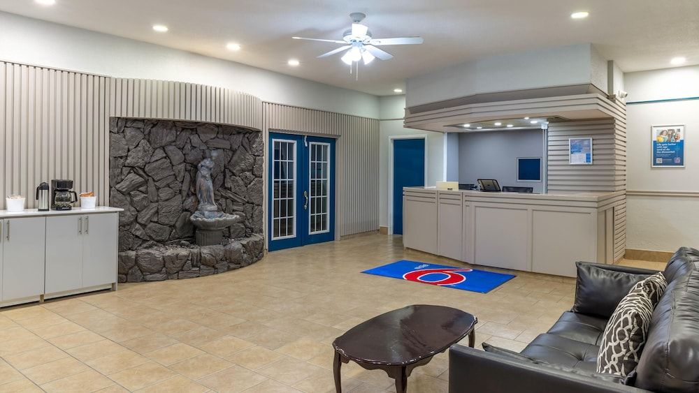 Motel 6 – Cornwall, ON 2