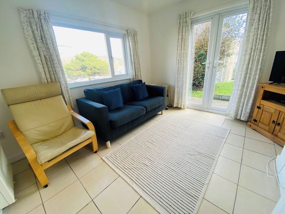 Freshwater Bay Holiday Chalets 3