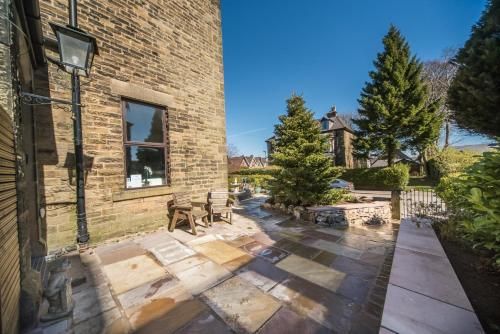 Compton Guest House 2