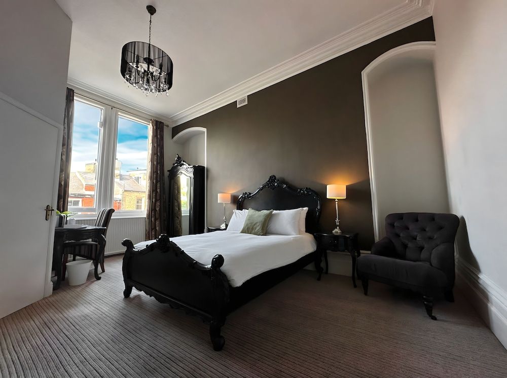 Station Lounge & Rooms 3