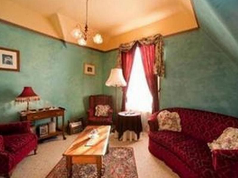 Westella Colonial Bed & Breakfast 3