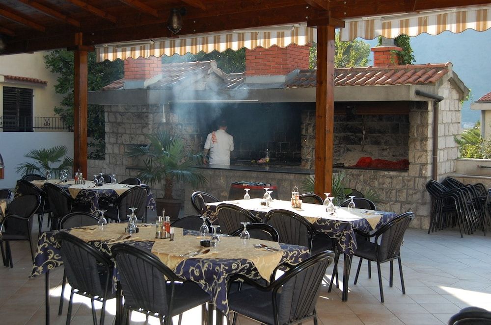 Apartments Dobrotski Dvori 2