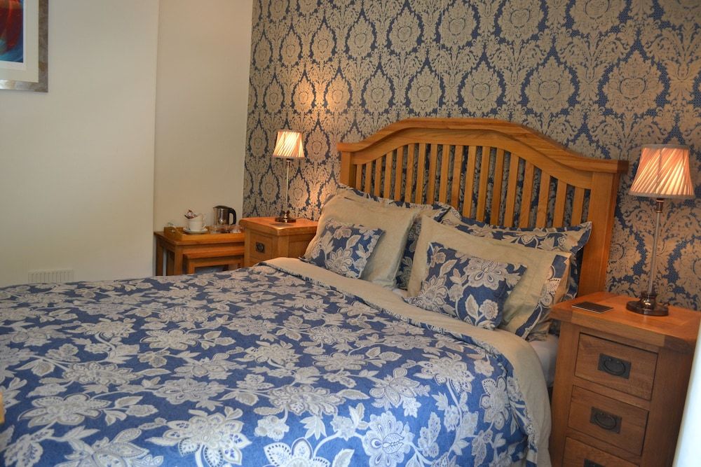 Coed-Y-Fron Guest House 3