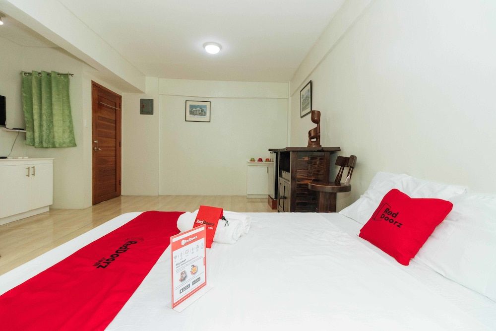RedDoorz @ DBuilders Rooms Ph1 Taguig 1