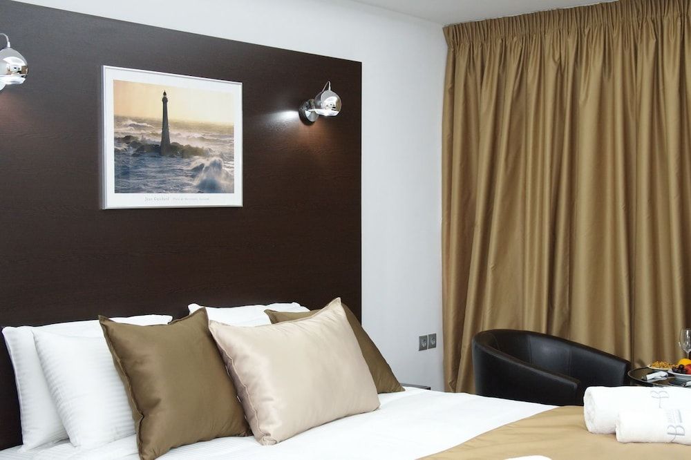 Breeze Boutique Athens 3