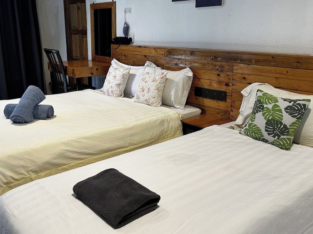 Riverbank Dungun Guesthouse & Cafe 2