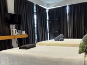 Riverbank Dungun Guesthouse & Cafe